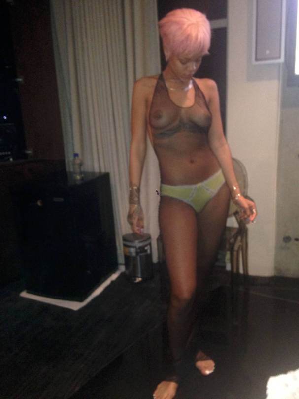 rihanna gostosa peitos pelados