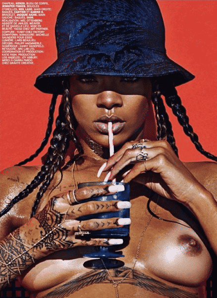 rihanna topless peitos
