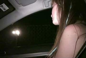menina novinha dando no carro pra vários homens