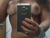 Morena peladinha na camera caseira