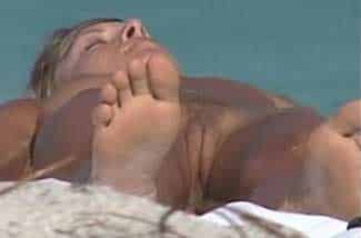 novinha gostosa nua na praia