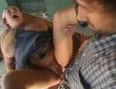 Coroa safadinha toma banho de leite