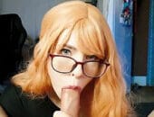Mulher chupando o pau do homem e punhetando