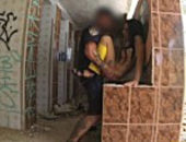 Sexo com policial e prostituta na boca de fumo